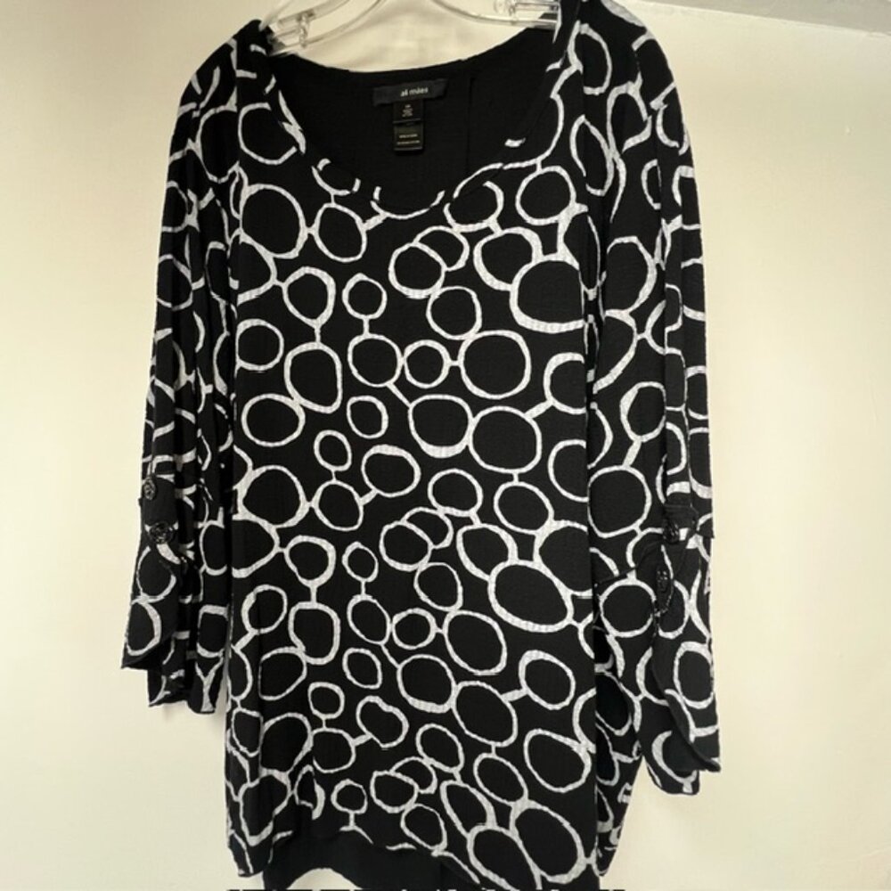 Ali Miles Black and White Tunic Top